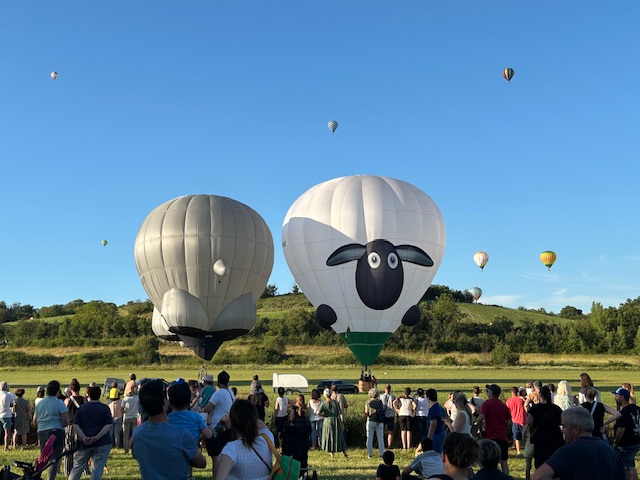 Dolly sheep Ballons et Bastides Décollage du Ballon Dolly the shepp 2024